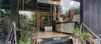 Elite Stays Bani Park Near Railway Station