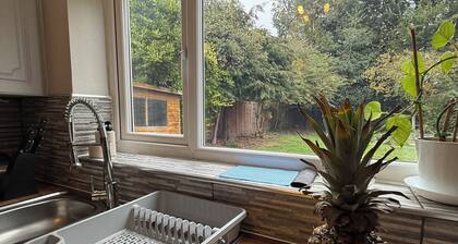 Elegant 3 BR | Family Contractor Stays | HS2 NEC Bham Apt | Discounts offered