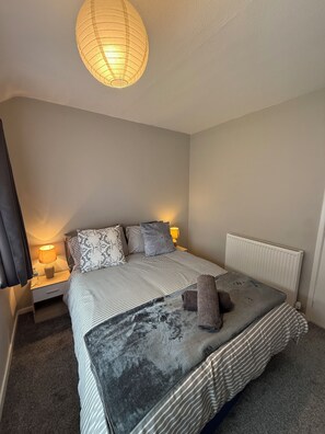 3 slaapkamers, een strijkplank/strijkijzer, gratis wifi, beddengoed