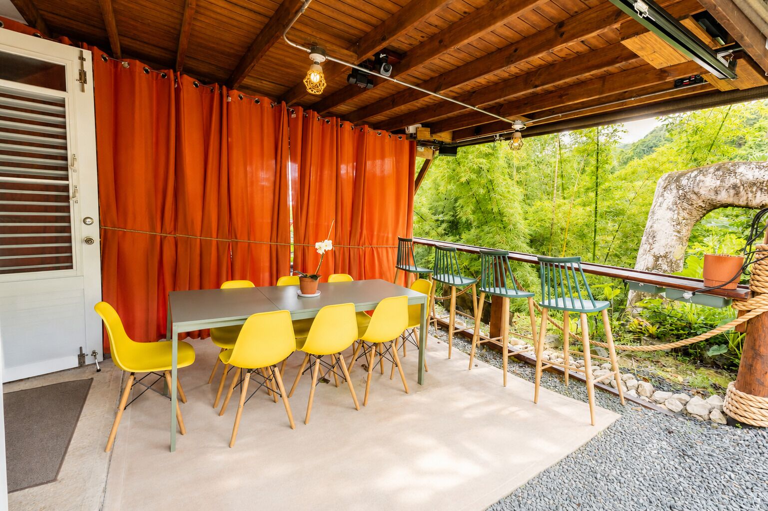 Outdoor dining