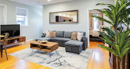 Boston Getaway, Close to Airport with Parking