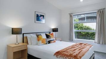 2 bedrooms, iron/ironing board, WiFi