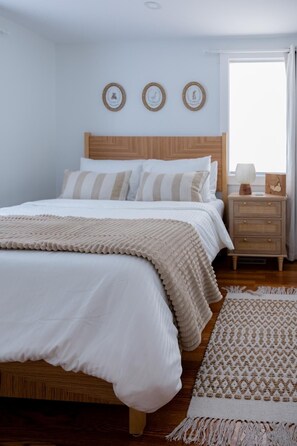 3 bedrooms, desk, iron/ironing board, free WiFi