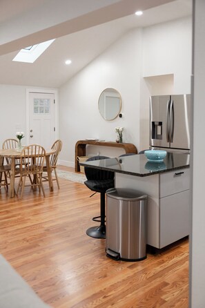 Interior - 3-bedroom house in serene Yarmouth with cool AC breeze (Yarmouth)