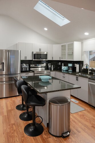 3-bedroom house in serene Yarmouth with cool AC breeze