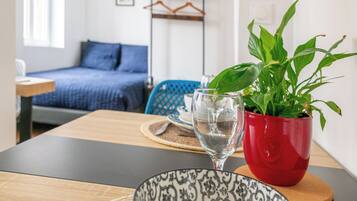 1 camera, ferro/asse da stiro, accesso a Internet, lenzuola