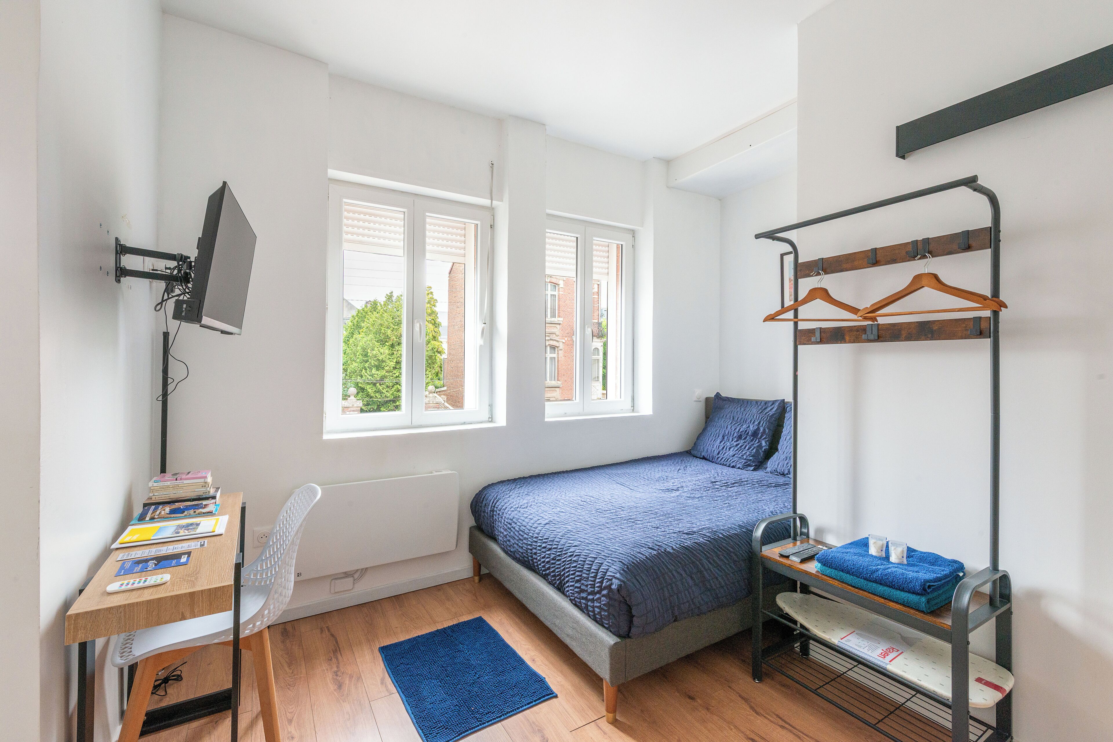 Fer et planche à repasser, accès Internet, draps fournis