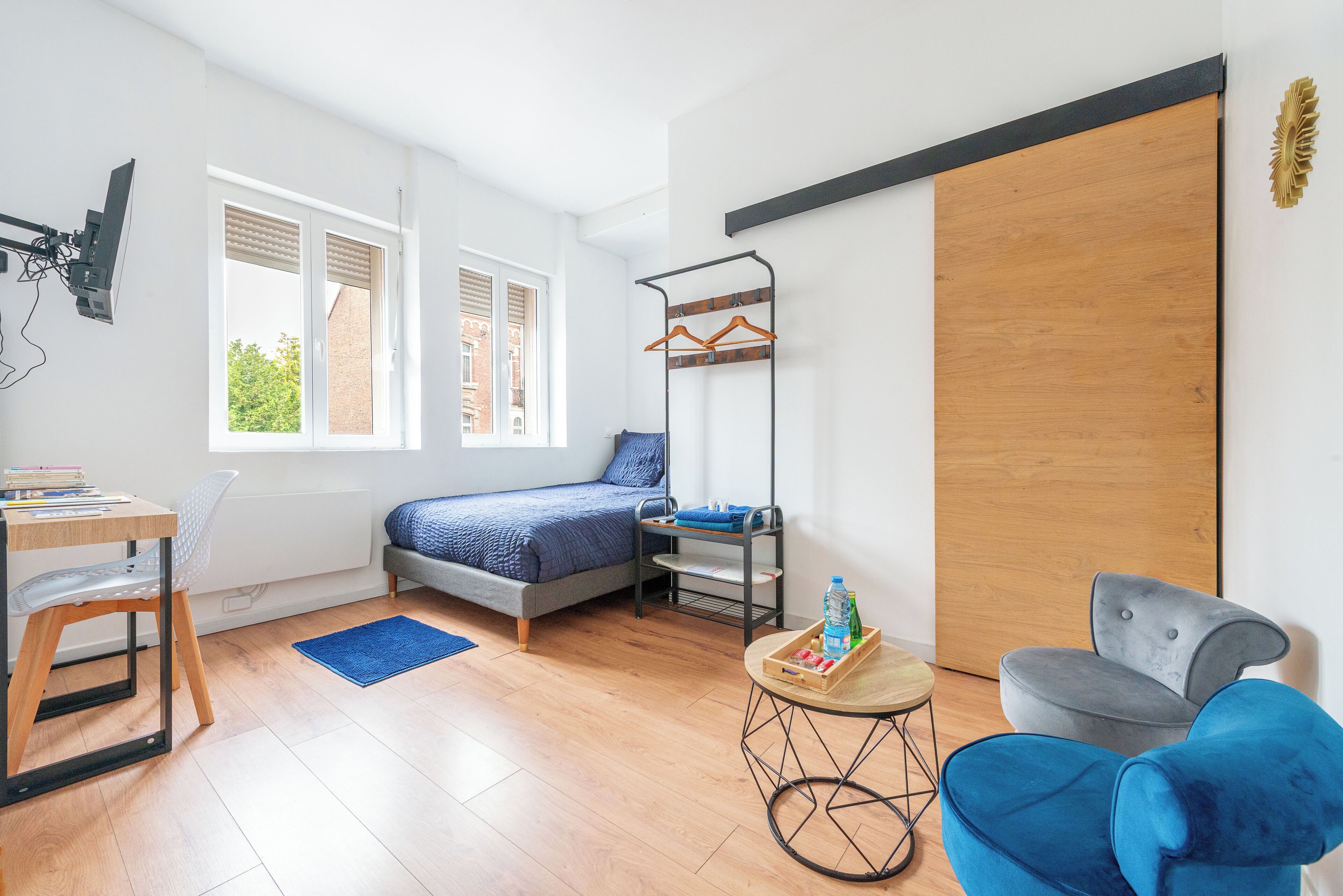 1 bedroom, iron/ironing board, internet, bed sheets