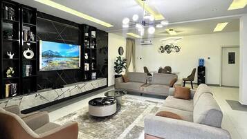 Apartemen Ekonomi, balkon, pemandangan kota | Interior