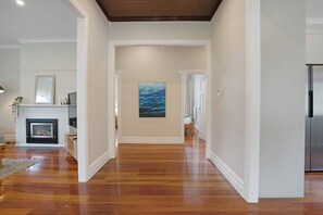 Interior - 4 Carpark 50 metre walk to Eden Park 3BR 2BA (Mount Eden)