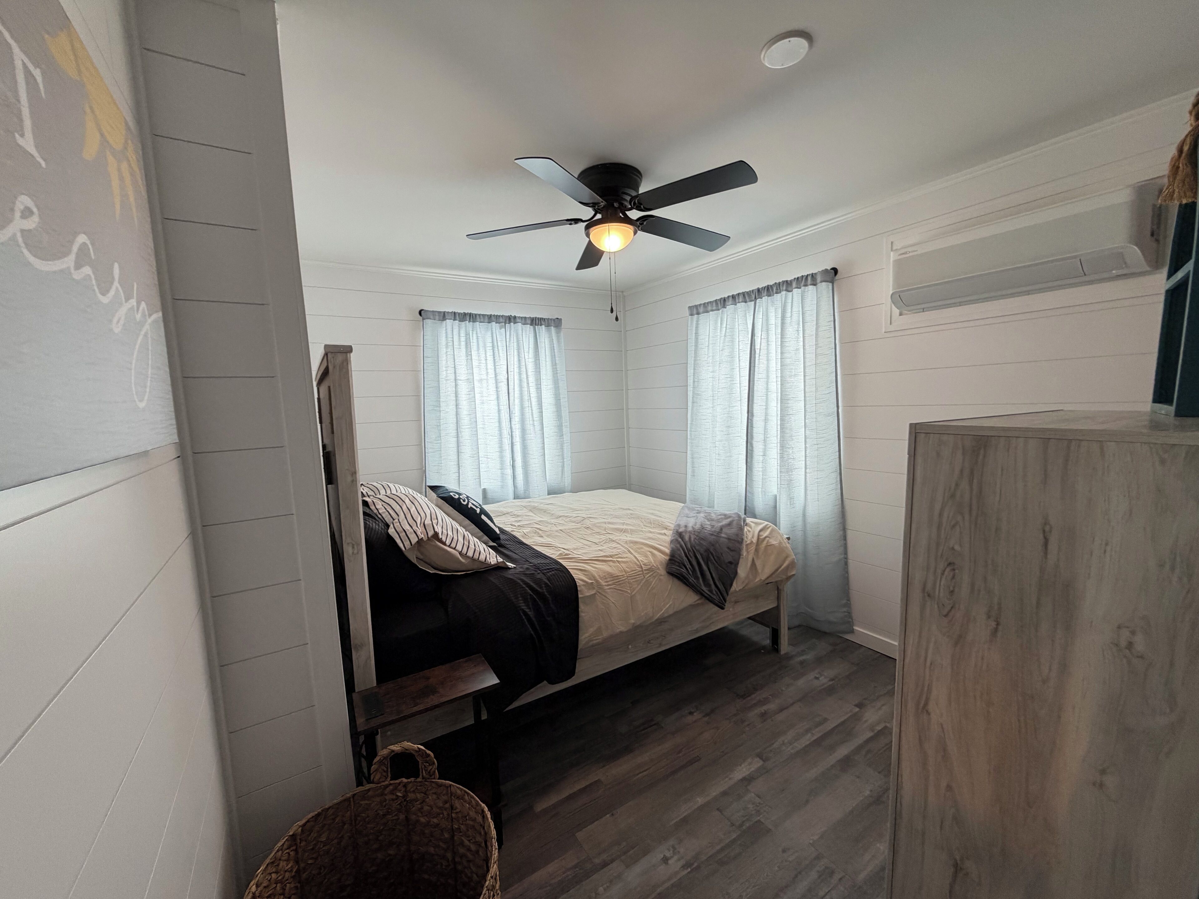 2 bedrooms, WiFi, bed sheets