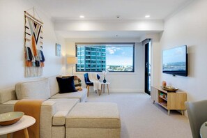 Smart TV - The Spencer on Byron, Central Takapuna Hot Tub & Gym (Takapuna)