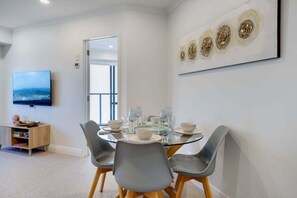 Dining - The Spencer on Byron, Central Takapuna Hot Tub & Gym (Takapuna)