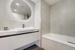 Hair dryer, towels, soap, shampoo - The Spencer on Byron, Central Takapuna Hot Tub & Gym (Takapuna)