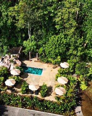 Piscina all'aperto, una piscina riscaldata