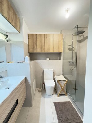Shower, hair dryer, towels, toilet paper - "Rêve Marina" comfortable studio with pool - peaceful - elegant - central (Le Gosier)