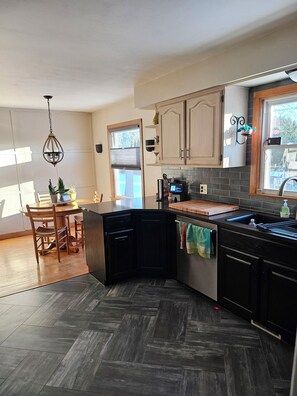 Private kitchen - Perfect 2-bedroom house for EAA 2026 in Omro's quiet setting. (Omro)