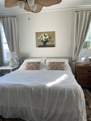 2 bedrooms, iron/ironing board, Internet, bed sheets - Masters week only. Beautiful home within walking distance to Masters Golf. (Augusta)