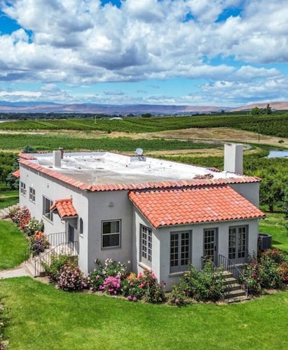 Vineyard Vibes in the Yakima Valley