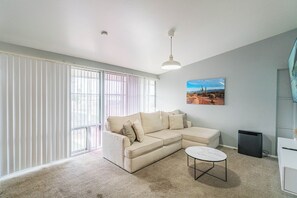 Apartment | Living area - Dwell 1911-3 (Scottsdale)
