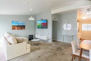 Apartment | Living area - Dwell 1911-3 (Scottsdale)