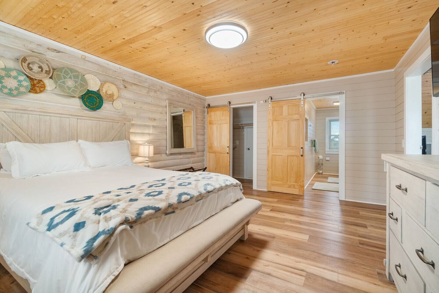 5 chambres, bureau, Wi-Fi, literie fournie