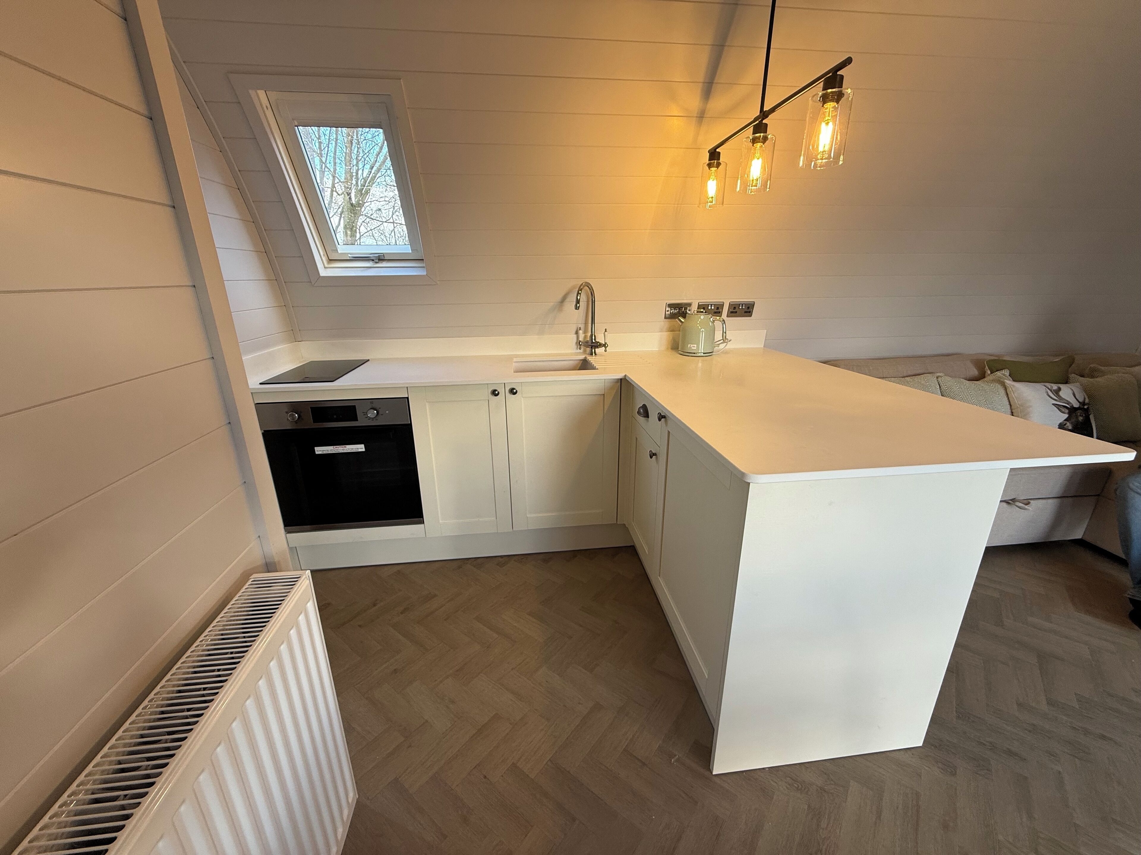 Kühlschrank, Ofen, Herdplatte, Wasserkocher