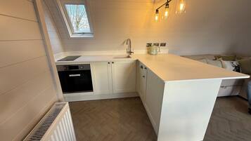 Kühlschrank, Ofen, Herdplatte, Wasserkocher