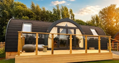 Brand new 2-bedroom lodge in Glastonbury perfect for relaxing getaways