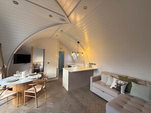 Smart TV - Brand new 2-bedroom lodge in Glastonbury perfect for relaxing getaways (Glastonbury)