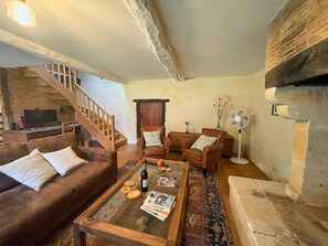 TV, fireplace, offices