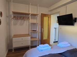 1 室のベッドルーム、旅行用ベビーベッド、WiFi (無料)、ベッドシーツ