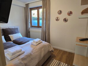 1 dormitorio, cuna de viaje, wifi gratis y ropa de cama