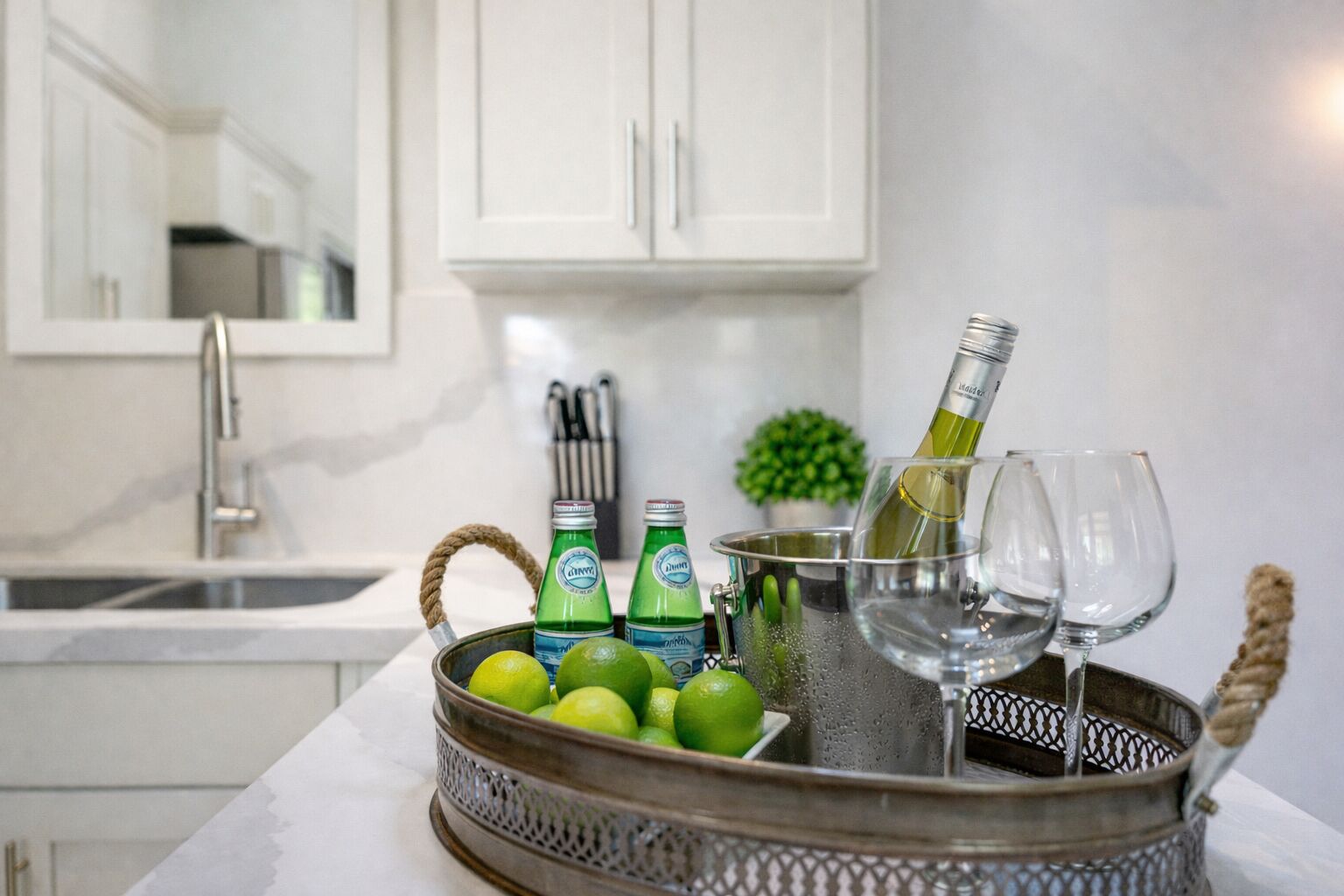 Réfrigérateur, micro-ondes, plaque de cuisson, cafetière/bouilloire