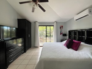 1 habitación, caja de seguridad en la habitación y escritorio 