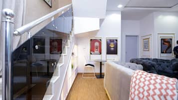 Rom – deluxe, balkong, byutsikt | Innvendig