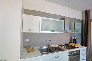 Kjøleskap, ovn og oppvaskmaskin