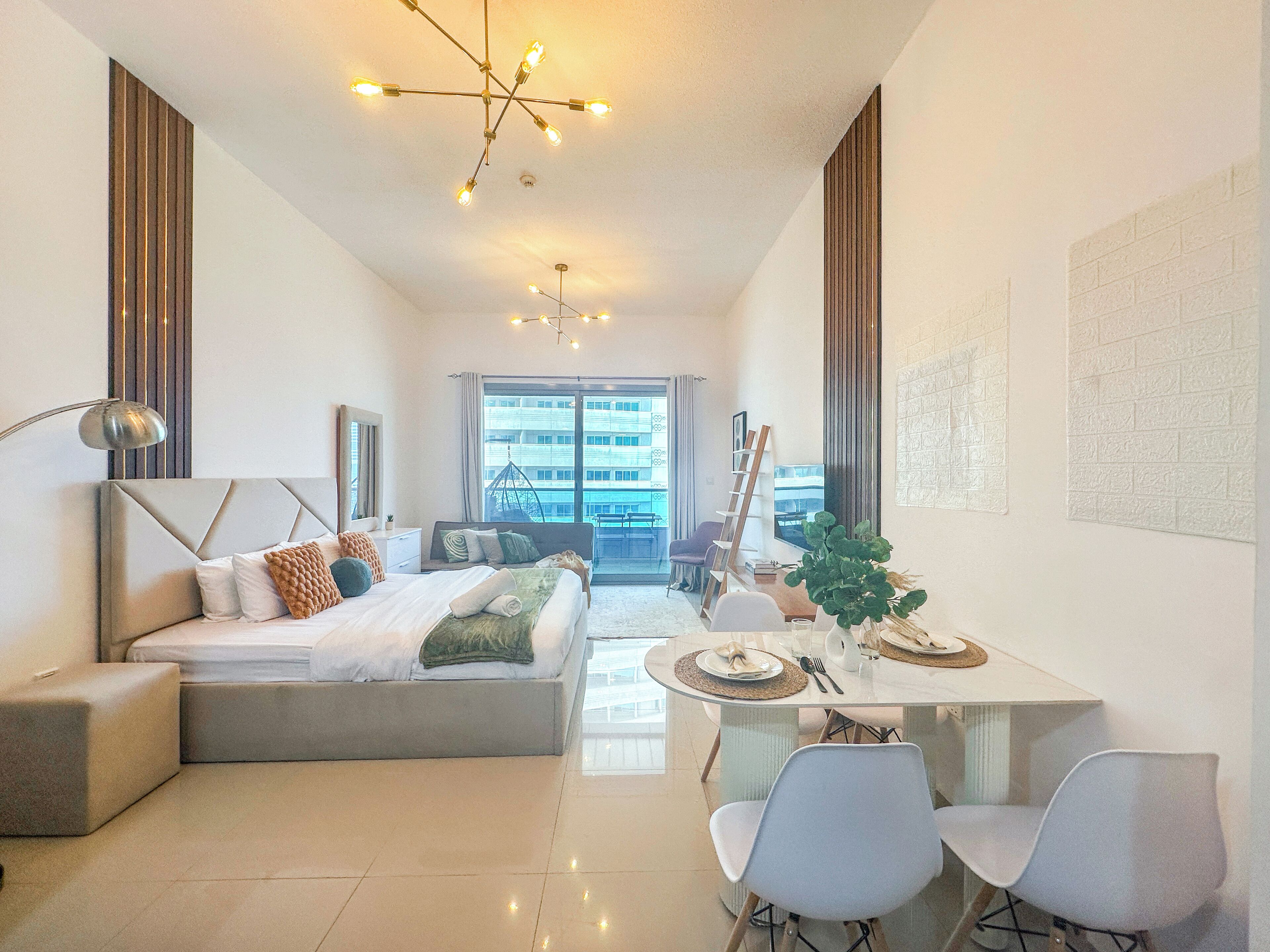 Een strijkplank/strijkijzer, gratis wifi