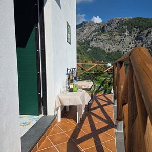 Outdoor dining - MEA'S ROOM (Amalfi)