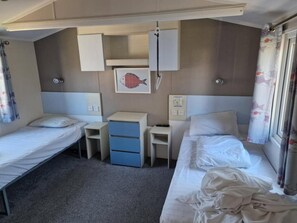 2 bedrooms, iron/ironing board, free WiFi, bed sheets - Mobility-friendly Haven Caister Park Norfolk (Great Yarmouth)