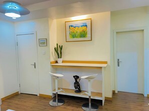 Departamento familiar, balcón, vista a la ciudad | Interior