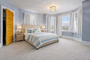 10 bedrooms, desk, iron/ironing board, WiFi - 10BR WW Victorian Beach House - Sleeps 30! (Wildwood)