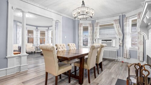 10BR WW Victorian Beach House - Sleeps 30!