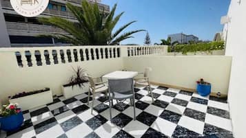 Apartment, Balcony, City View | Outdoor dining