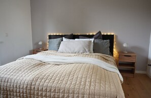 Iron/ironing board, free WiFi, bed sheets - North Sea loft with private terrace and sauna (Varel)