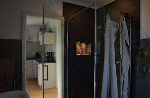 Shower, hair dryer, towels, soap - North Sea loft with private terrace and sauna (Varel)