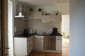 Kühlschrank, Ofen, Herdplatte, Geschirrspüler