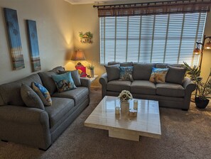 Living area - Entire 1-bedroom condo/suite in charming Fort Lauderdale steps to the beach. (Fort Lauderdale)