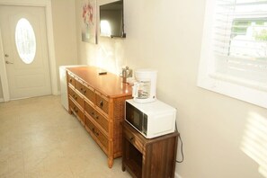 Interior - Beautiful Queen Beach Villa (Rolleville)