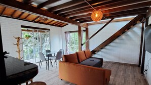 A spacious living area with a wooden ceiling, a sofa, a dining table, and a staircase. - Spacious house with 360° view of coffee plantations - Filandia (Filandia)